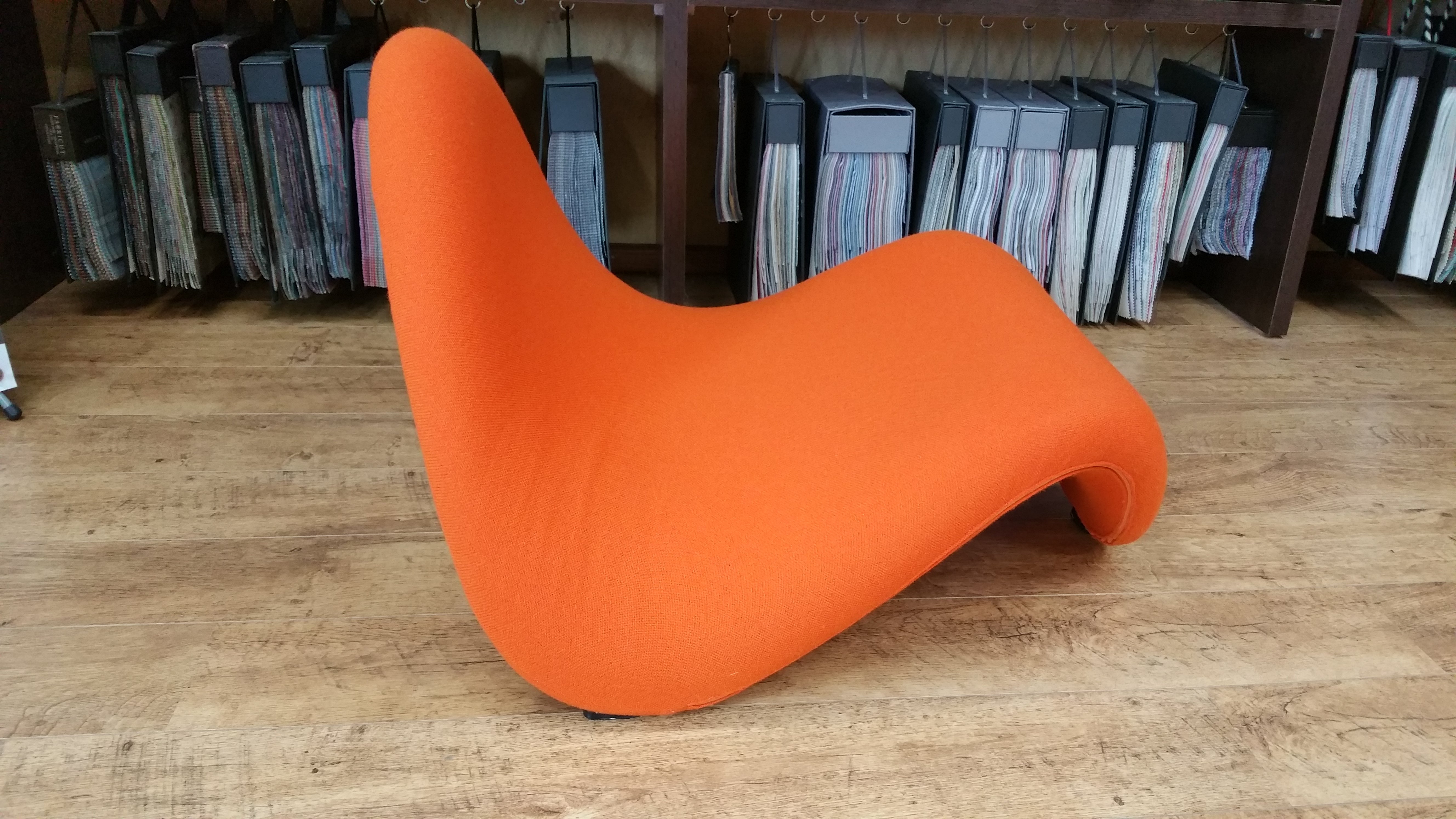 Herstofferen Artifort Tongue fauteuil